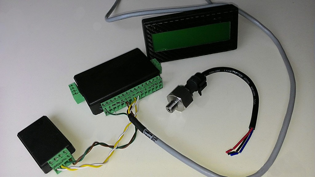 Da sinistra : modulo RTC (orologio), CPU acquisizione dati, visualizzatore LCD e trasduttore raziometrico pressione olio.